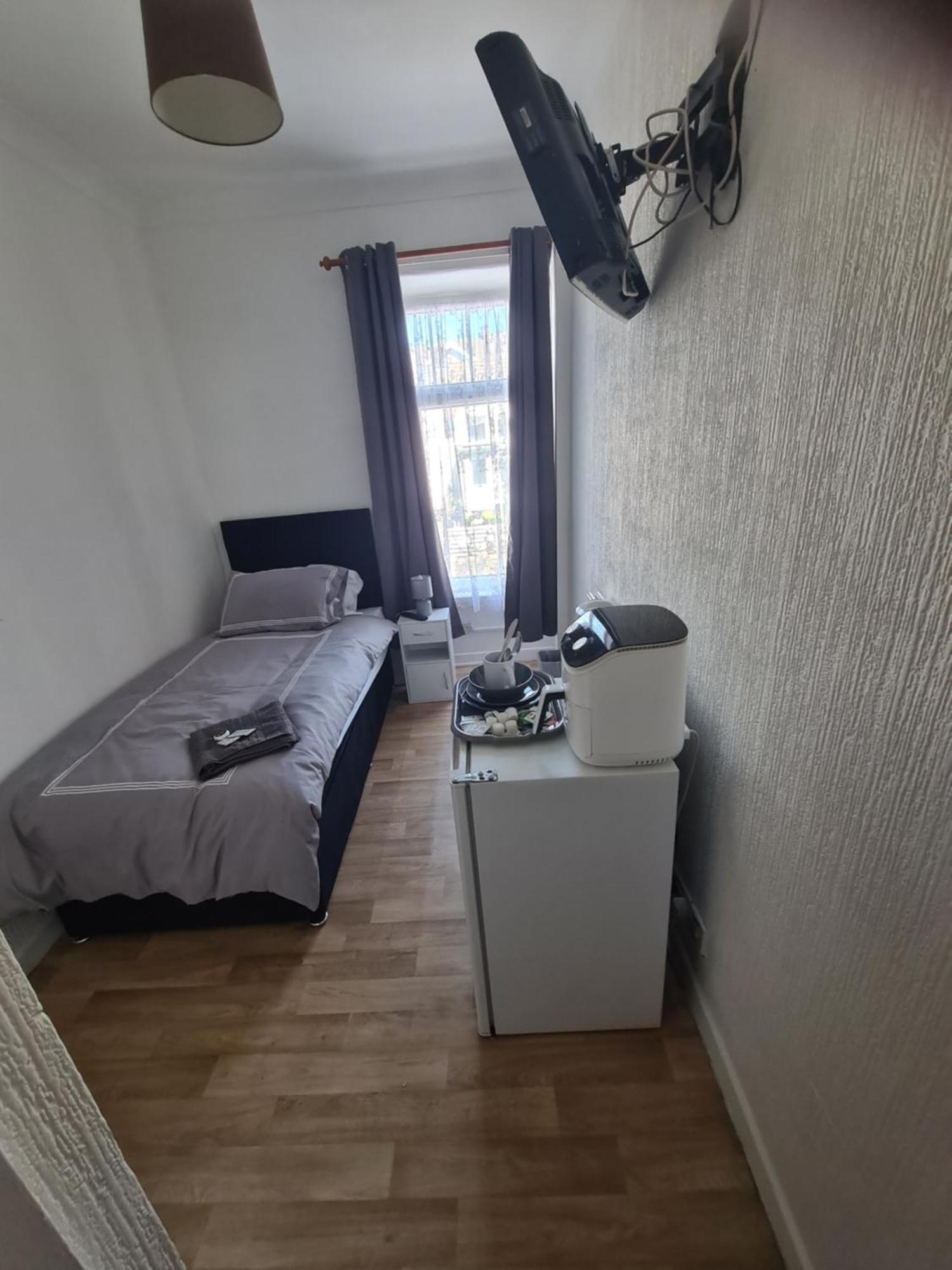 מרת'יר טידפיל Tredegar Arms Budget Guesthouse For Walkers/Cyclists/Contractors/Traveler מראה חיצוני תמונה